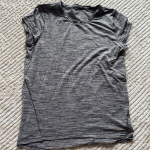 Lululemon Women's grey Sleeve Tee